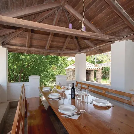 Beautiful In W/ Wifi And 3 Bedrooms Lumbarda