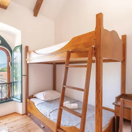 Dom wakacyjny Beautiful In W/ Wifi And 3 Bedrooms Lumbarda