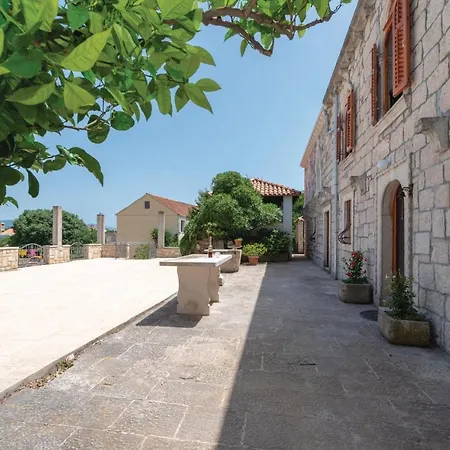Beautiful In W/ Wifi And 3 Bedrooms Lumbarda