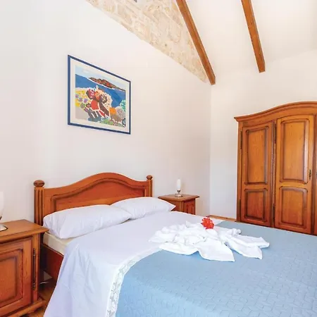 Beautiful In W/ Wifi And 3 Bedrooms Holiday home *